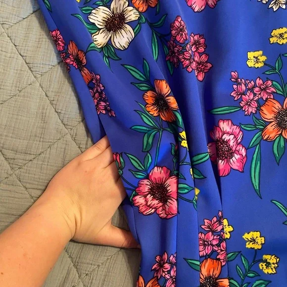 Vince Camuto scalloped dress - Picture 3 of 4